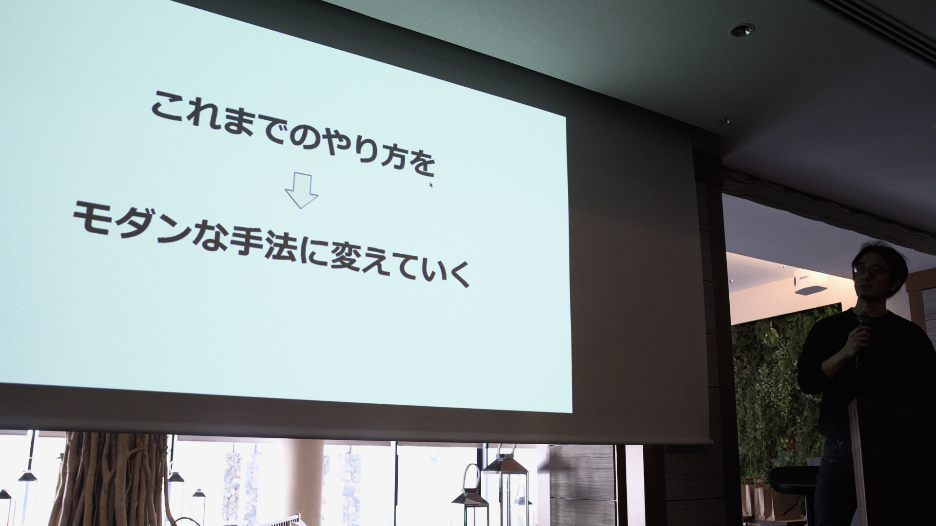 プレゼンを行っている男性の様子